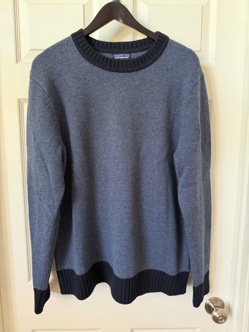 Patagonia Men's Charcoal Gray Crewneck Sweater with Black Trim